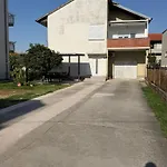 Ivkovic Apartman Zára